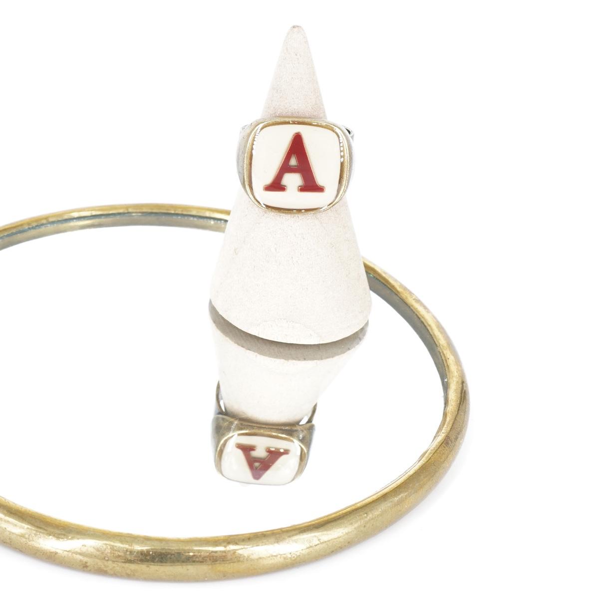 ANELLO LETTERA A AVORIO ANELLO LETTERA A AVORIO E BORDEAUX UNIQUE UNCONVENTIONAL DETAILS 