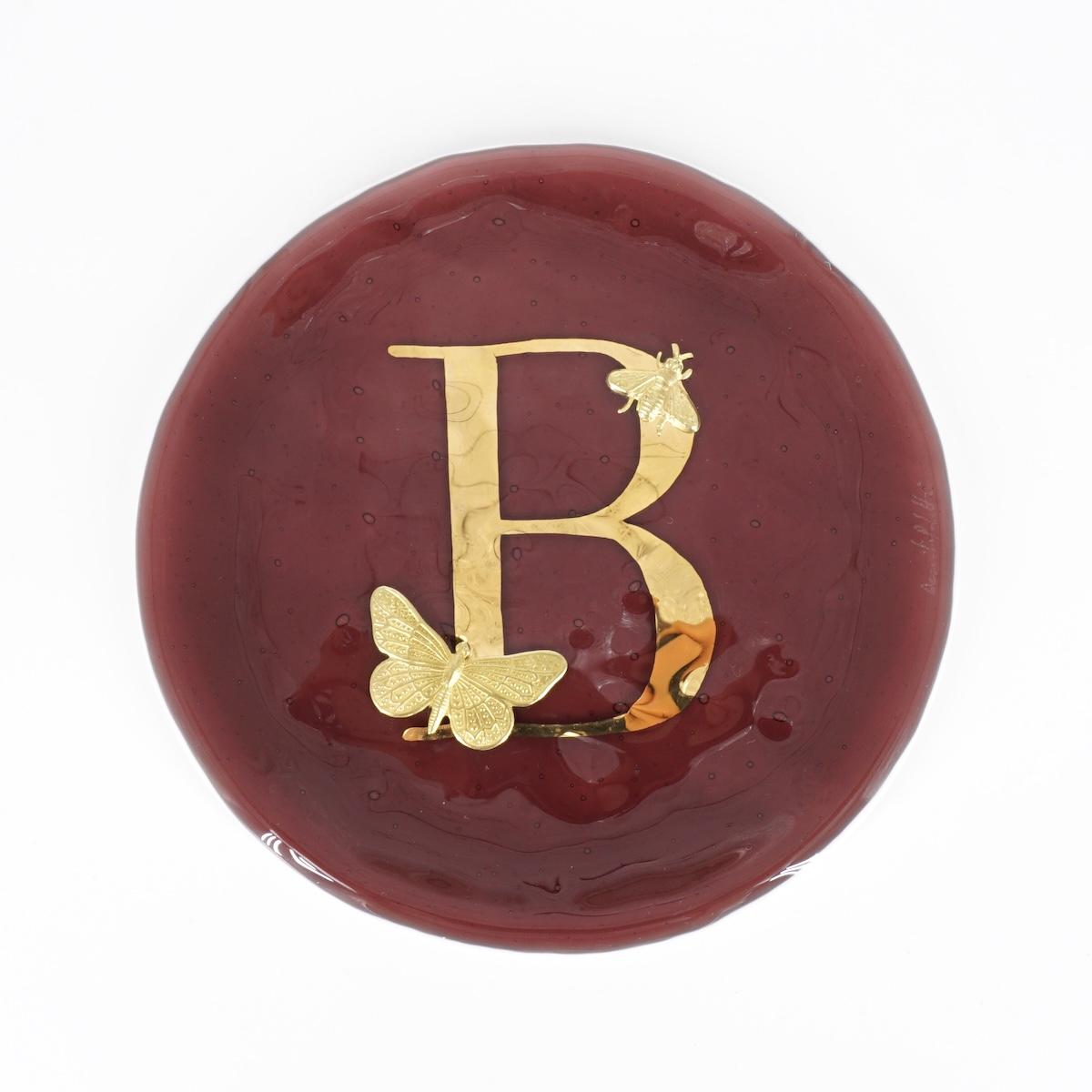 Piatto lettera e charm B PRUGNA PIATTO LETTERA+CHARM B PRUGNA VETRO FUSO 