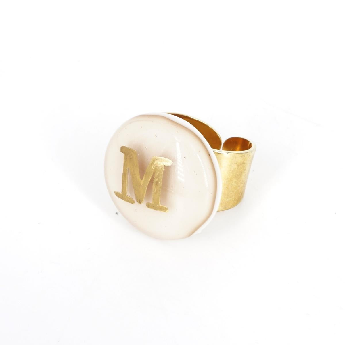 Anello lettera M champagne ANELLO LETTERA M CHAMPAGNE VETRO FUSO 