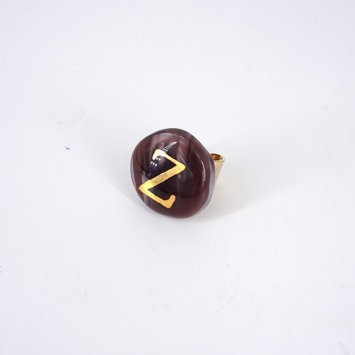 VETRO FUSO ANELLO LETTERAZ PRUGNA MARMO