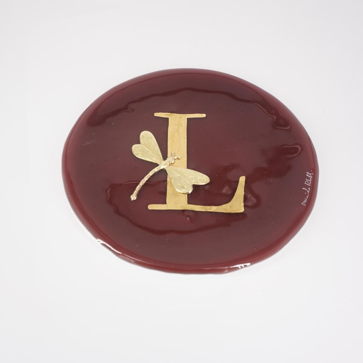 Piatto lettera e charm L PRUGNA