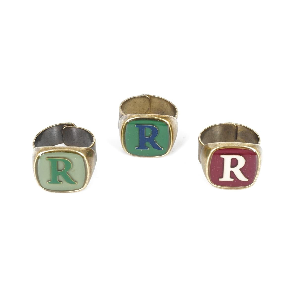 ANELLO LETTERA R BORDEAUX ANELLO LETTERA R BORDEAUX E AVORIO UNIQUE UNCONVENTIONAL DETAILS 