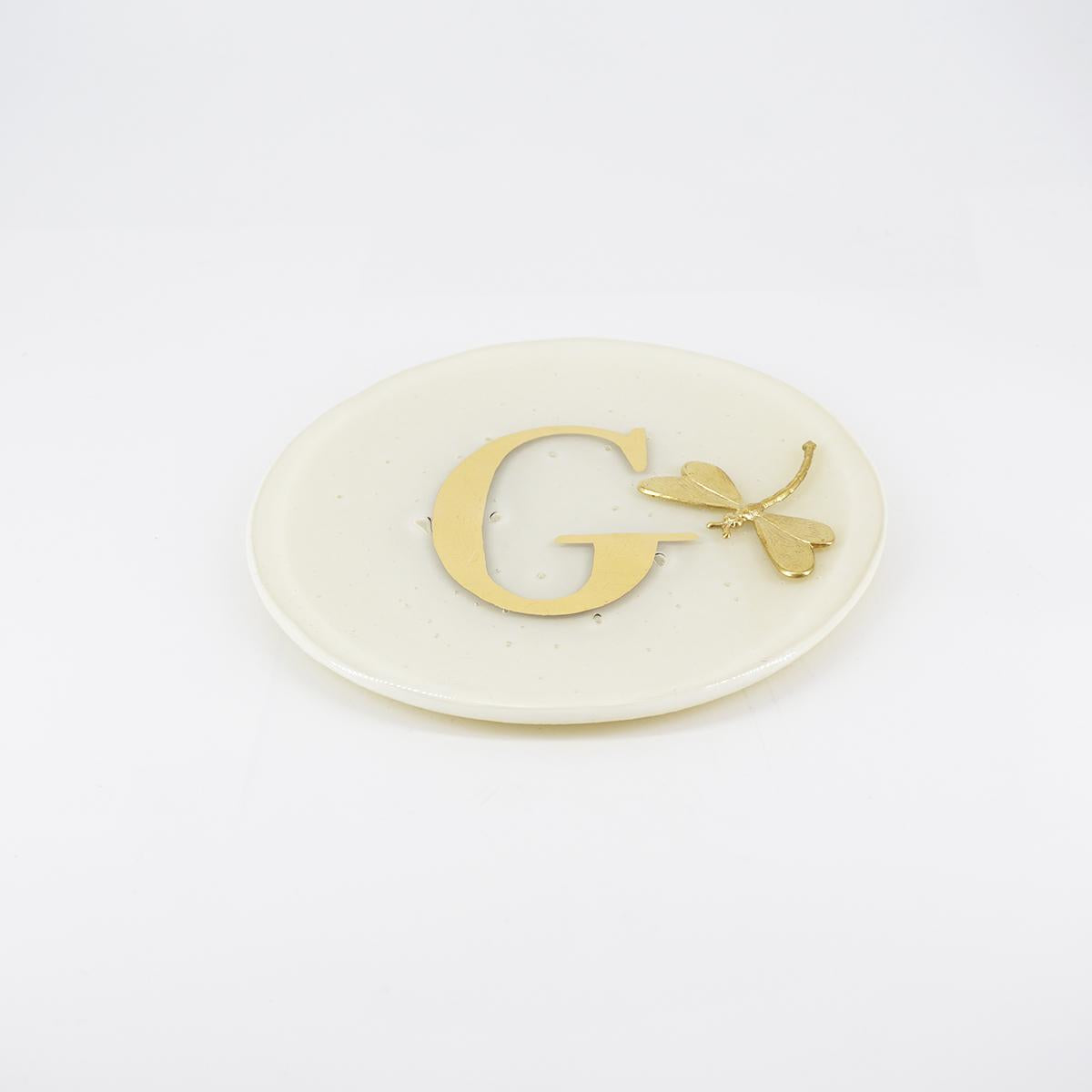 Piatto lettera e charm G AVORIO