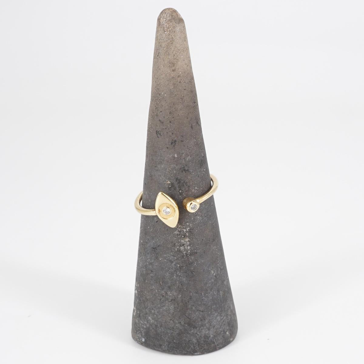 White eye ring