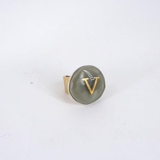 VETRO FUSO ANELLO LETTERAV GRIGIO