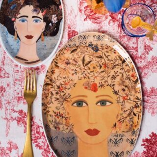 Our Murano glass plates and trays are born from the collaboration between one of our wonderful craftsmen and the artist @annavermigliadecarlo. The plates are decorated with images of beautiful women, all different from each other. Choose your favourite and let yourself be enchanted by the wonderful feminine universe.#home#homedecor#homedecoration#homeinspo#homeinspiration#interior#interiordesign#interiordesigner#design#designer#fornituredesign#forniture#mirrors#mirror#light#lightdesign#lightdesigner#blue#color#colors#powerofcolors