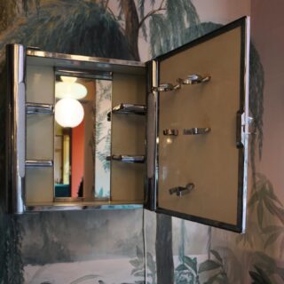 What about this 1930s bathroom mirror? who knows what kind of history it had before it arrived in our hands! it is in perfect condition and available for hire on our website www.narkisso.it

#home#homedecor#homedecoration#homeinspo#homeinspiration#interior#interiordesign#interiordesigner#design#designer#fornituredesign#forniture#mirrors#mirror#light#lightdesign#lightdesigner#blue#color#colors#powerofcolors